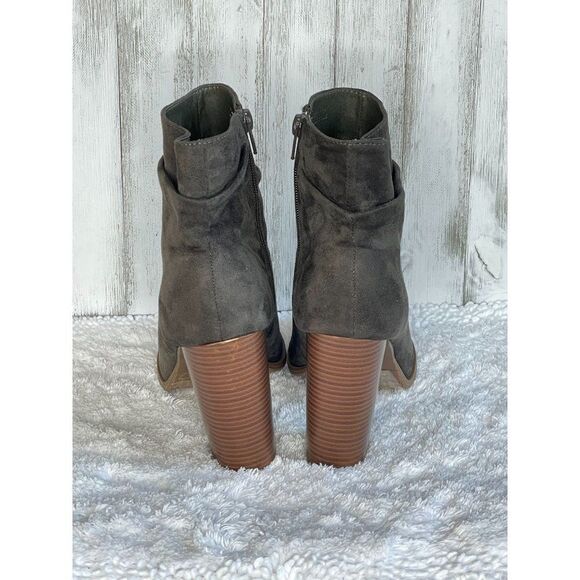 𝅺Bella Marie Olive Green Suede Peep Toe Booties 9 NEW - Picture 4 of 9